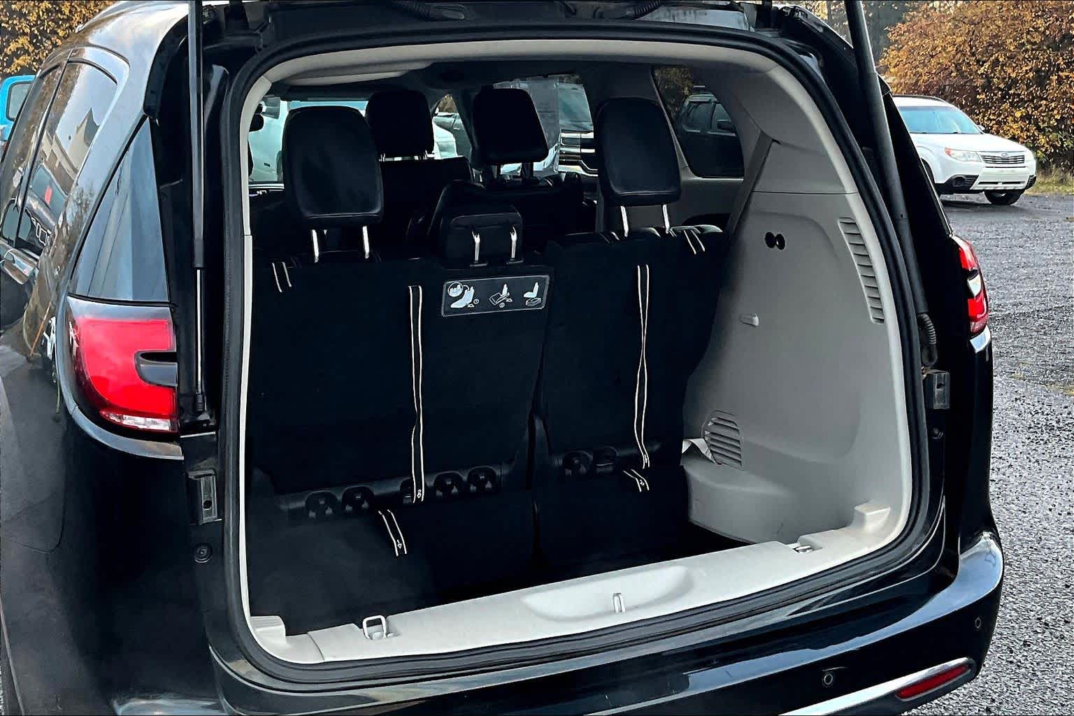 Thumbnail: 2021 Chrysler Pacifica - 19