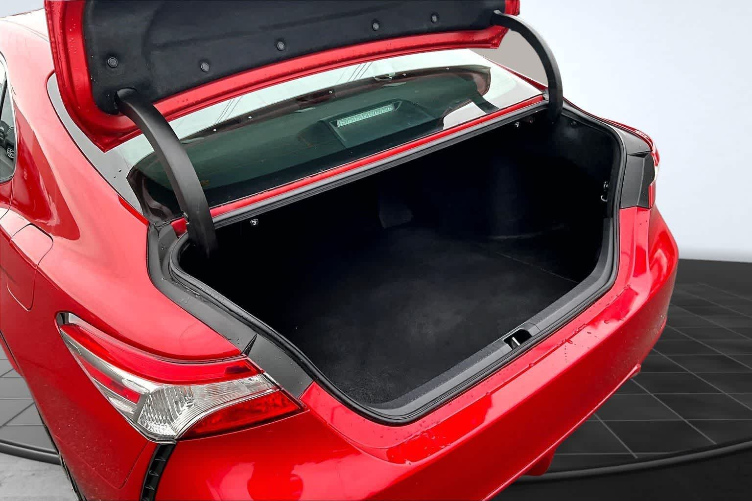 Thumbnail: 2019 Toyota Camry - 19