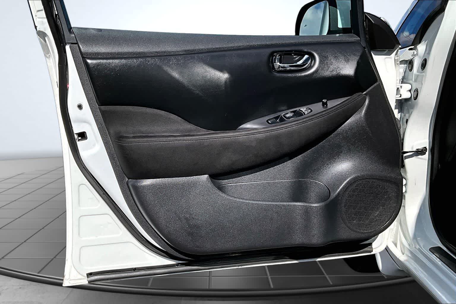 Thumbnail: 2016 Nissan Leaf - 28