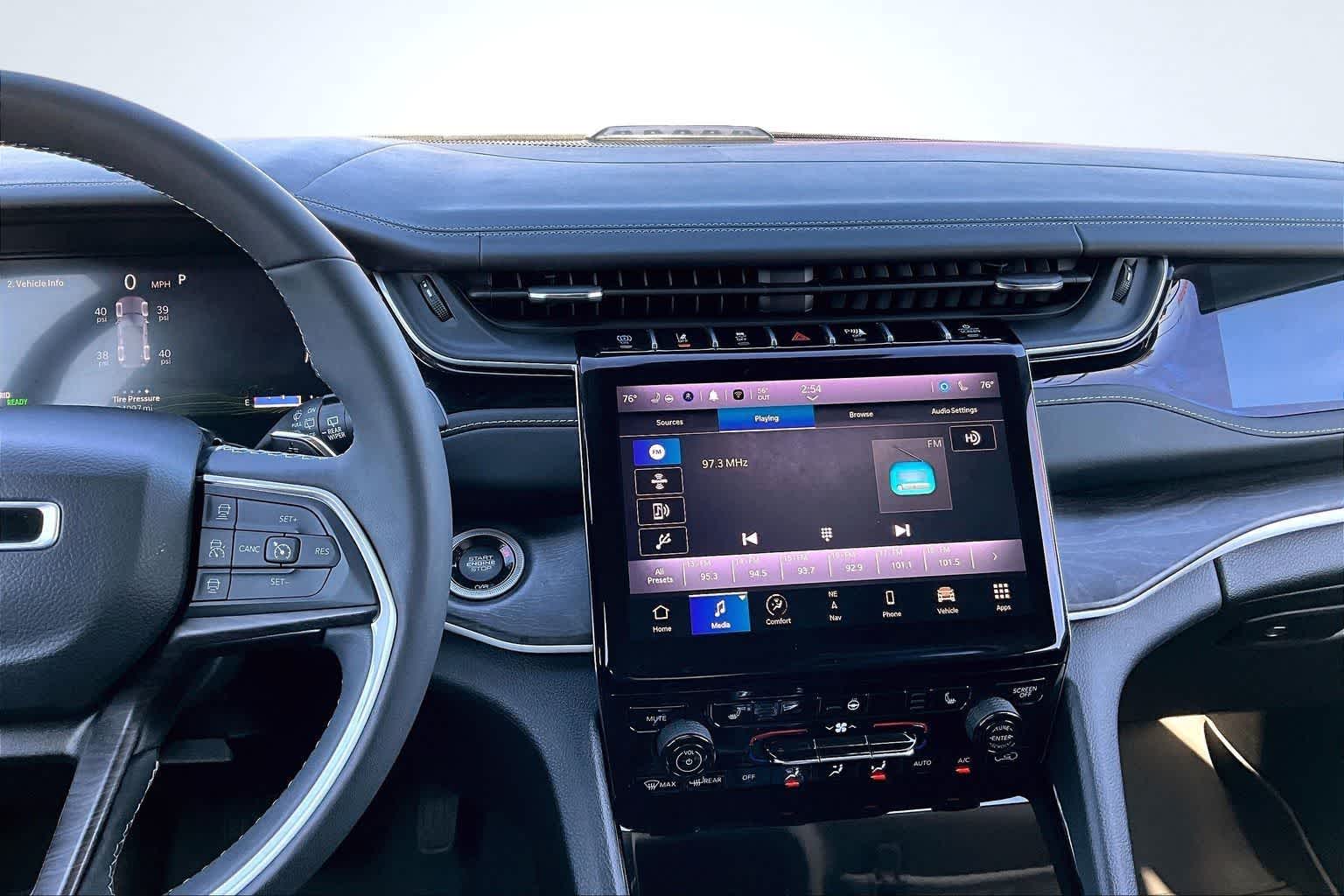 Thumbnail: 2022 Jeep Grand Cherokee - 16