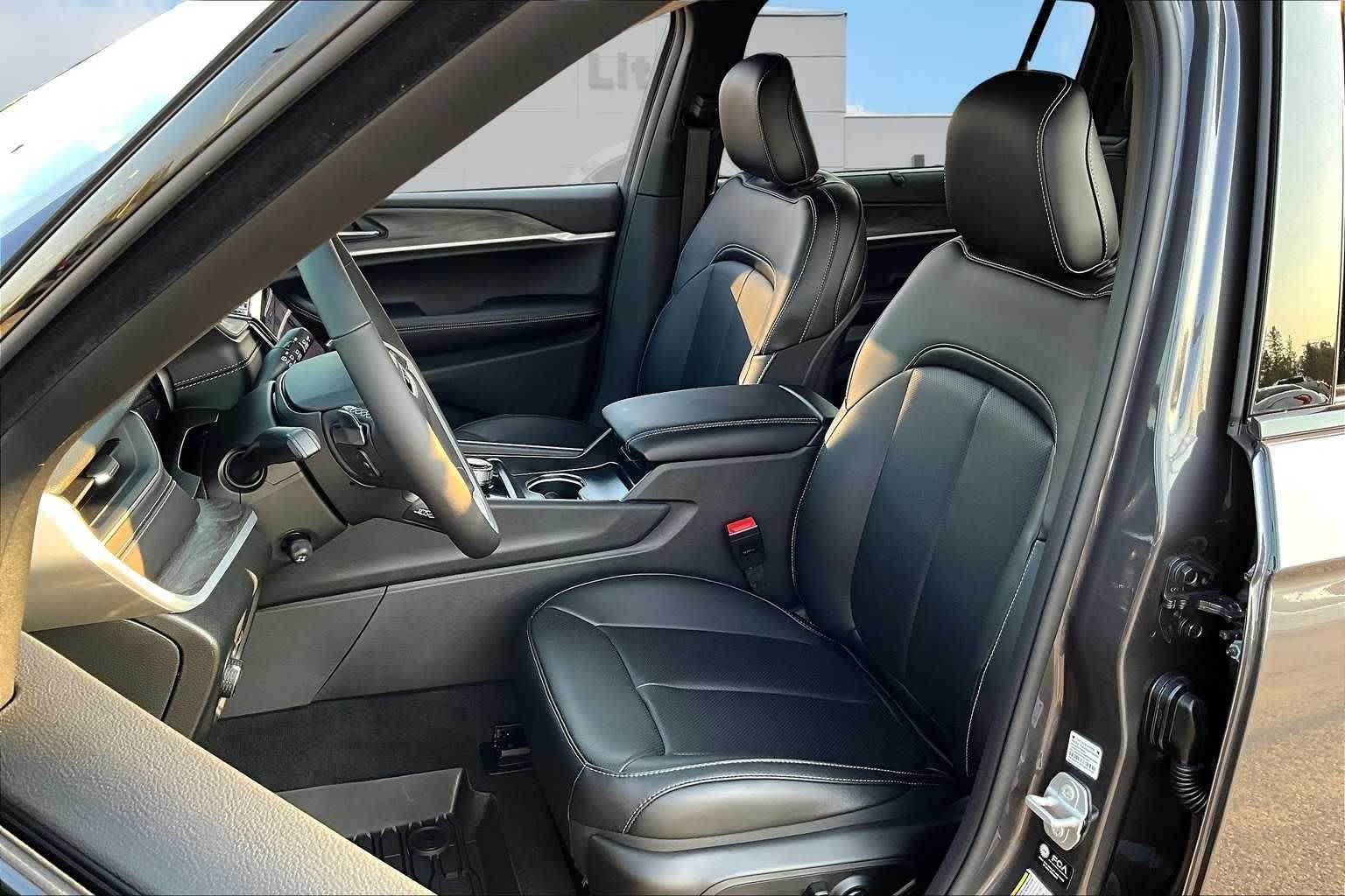 Thumbnail: 2025 Jeep Grand Cherokee L - 12