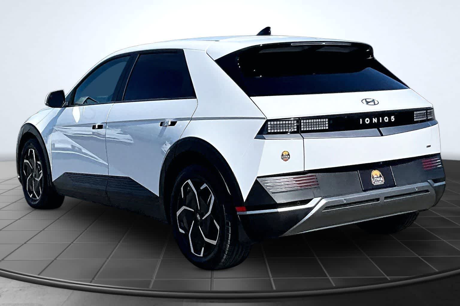 Thumbnail: 2023 Hyundai Ioniq 5 - 4