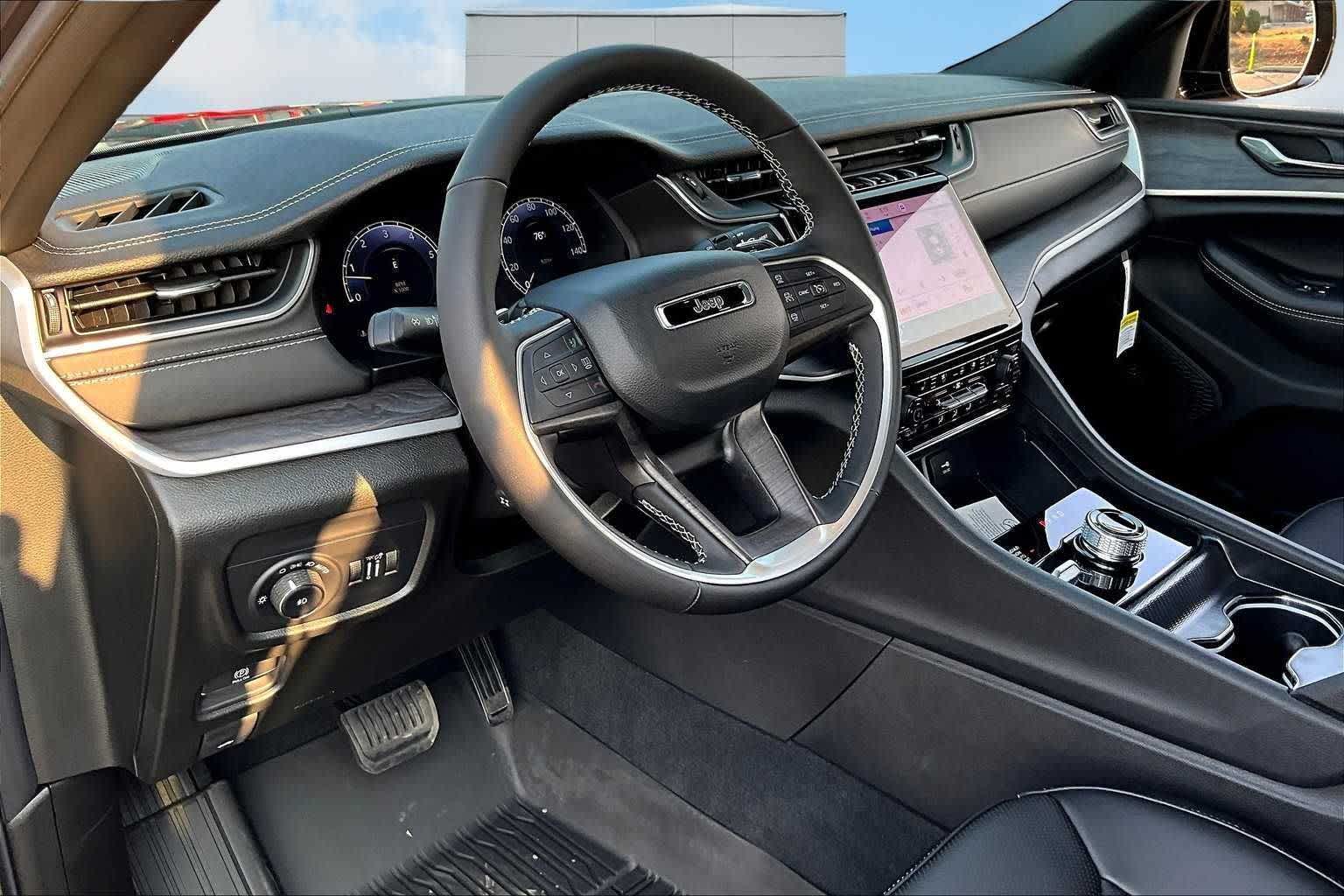 Thumbnail: 2025 Jeep Grand Cherokee L - 3