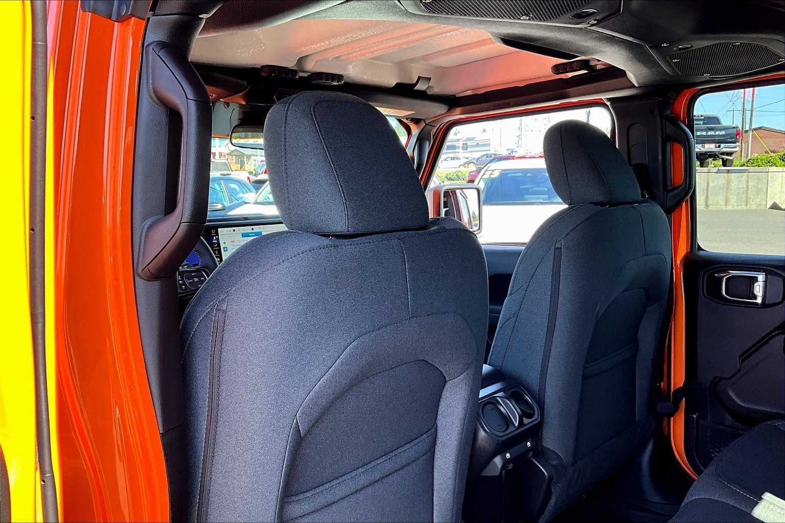 Thumbnail: 2025 Jeep Gladiator - 12