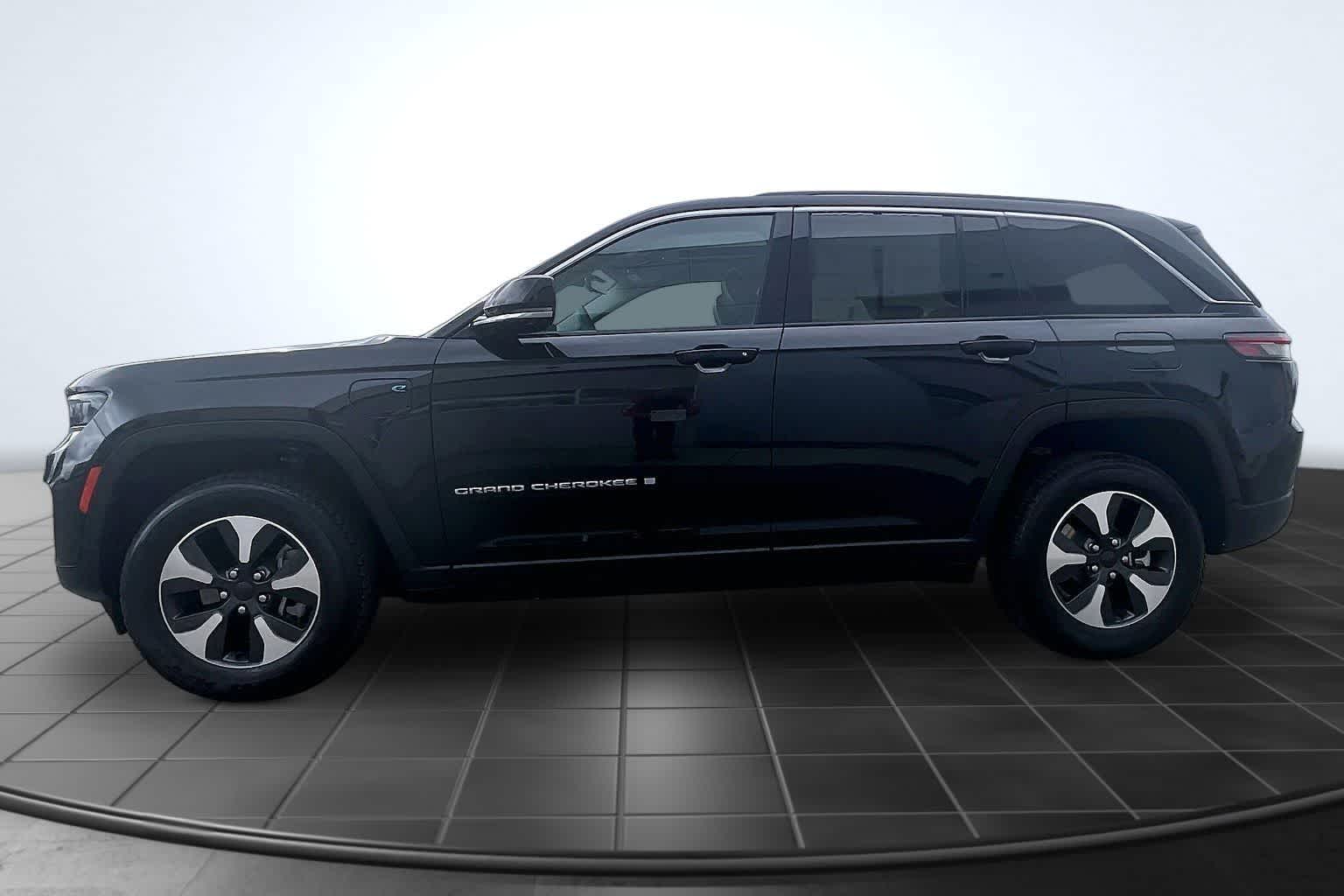 Thumbnail: 2022 Jeep Grand Cherokee - 2