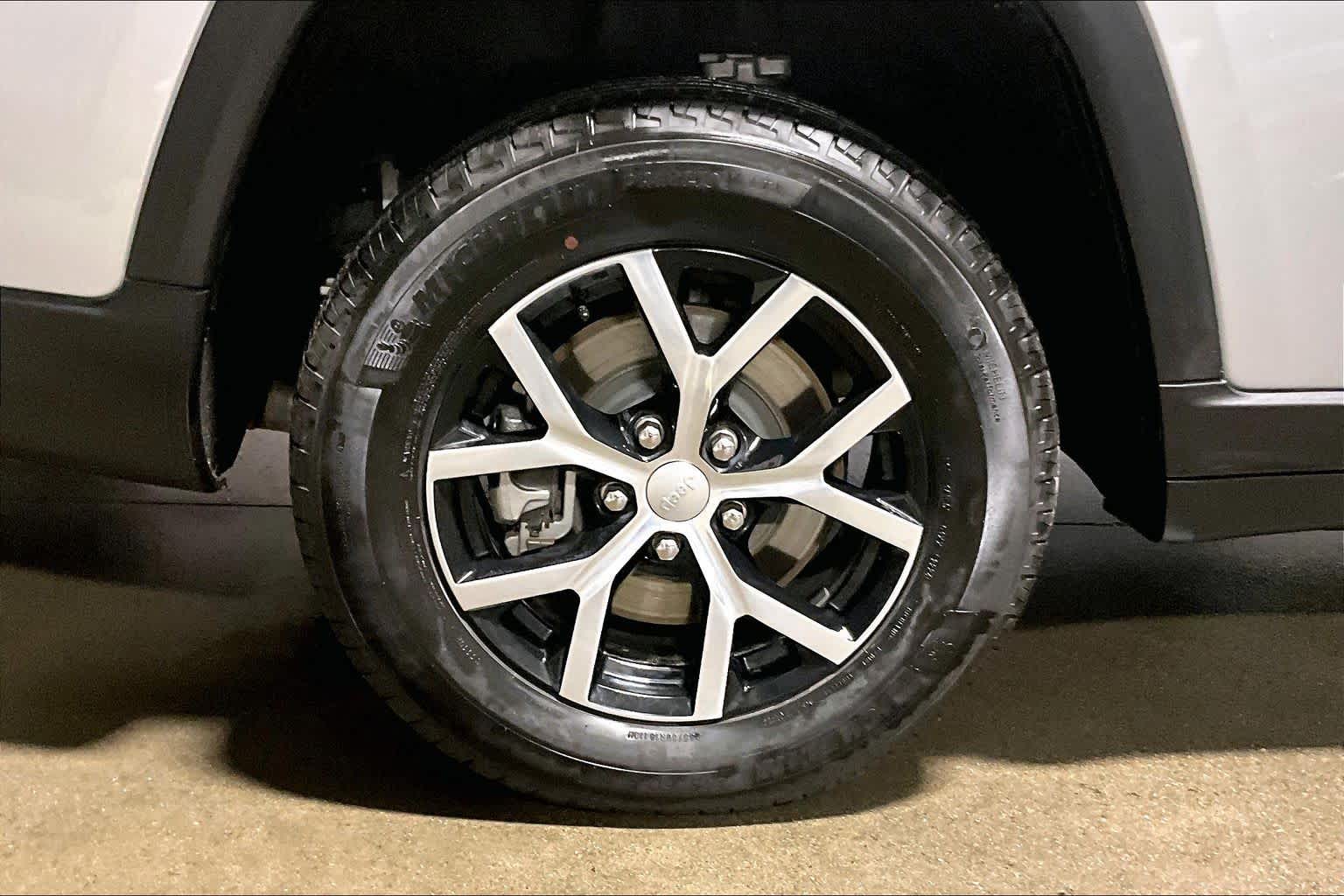 Thumbnail: 2024 Jeep Grand Cherokee L - 35