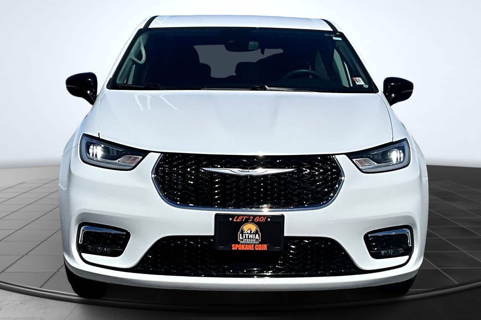 Thumbnail: 2024 Chrysler Pacifica - 6