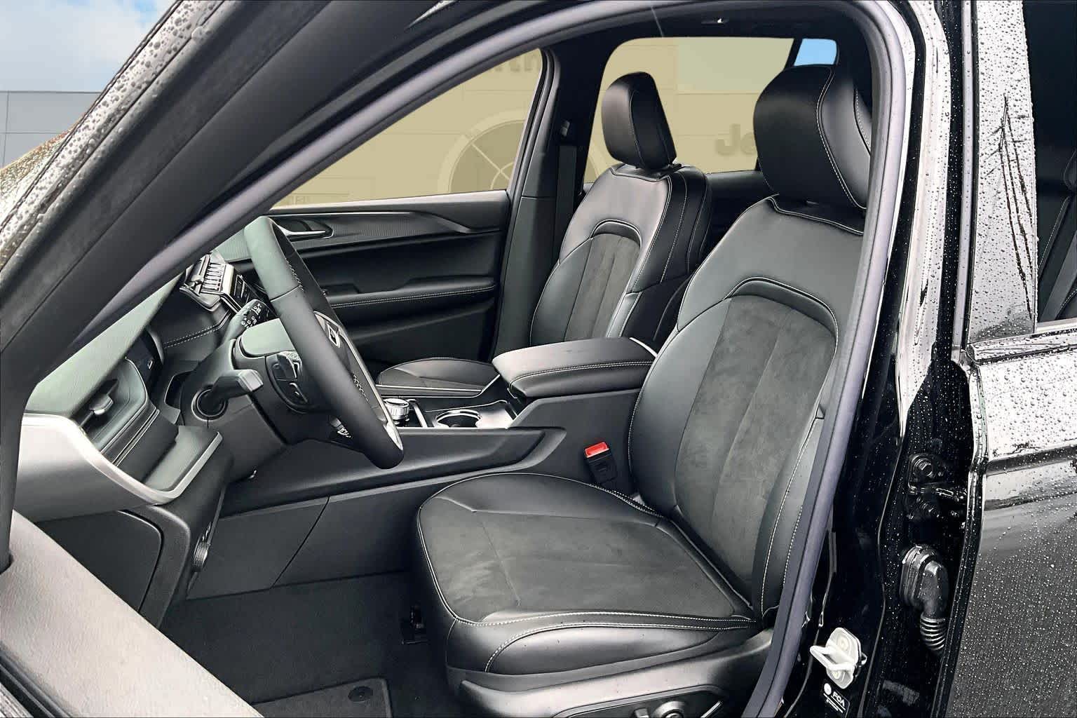 Thumbnail: 2025 Jeep Grand Cherokee - 11