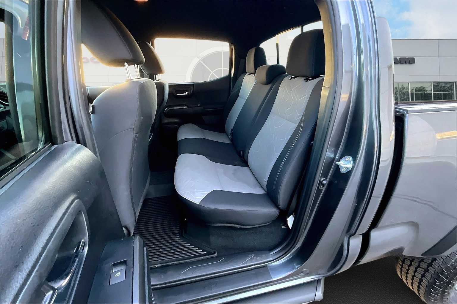 2022 Toyota Tacoma TRD Off-Road 11