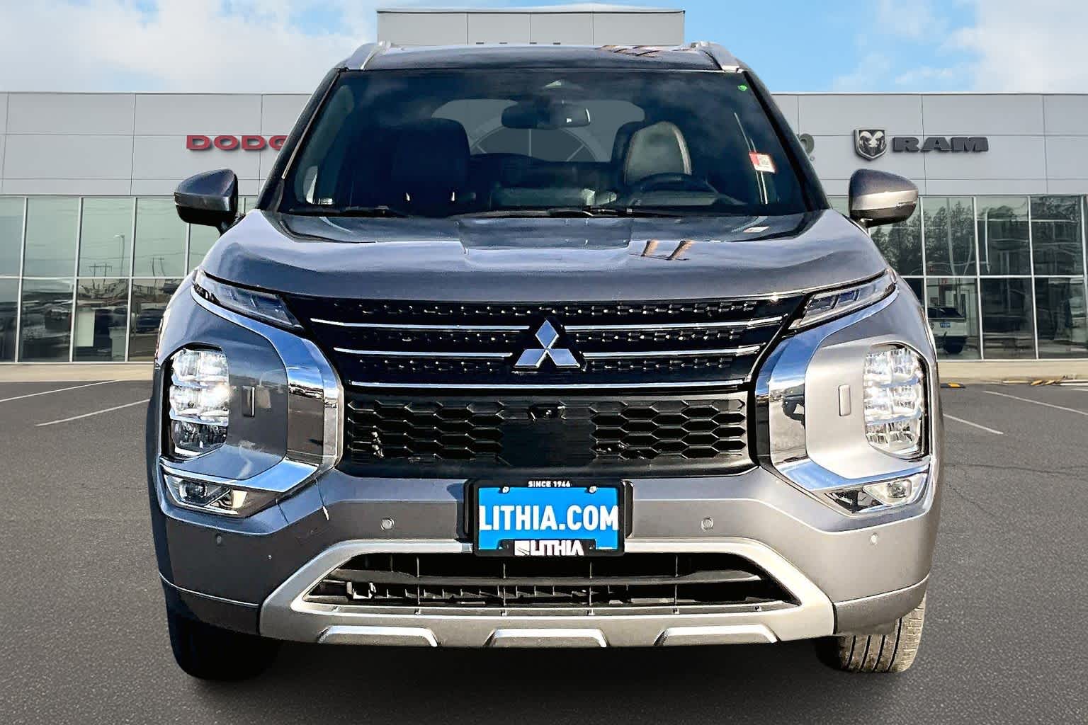 Thumbnail: 2023 Mitsubishi Outlander - 6