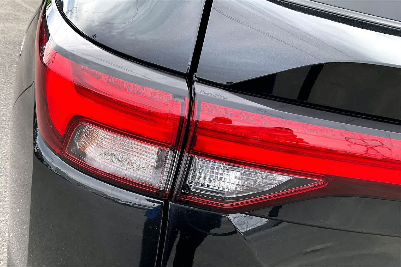 Thumbnail: 2023 Mitsubishi Outlander - 32