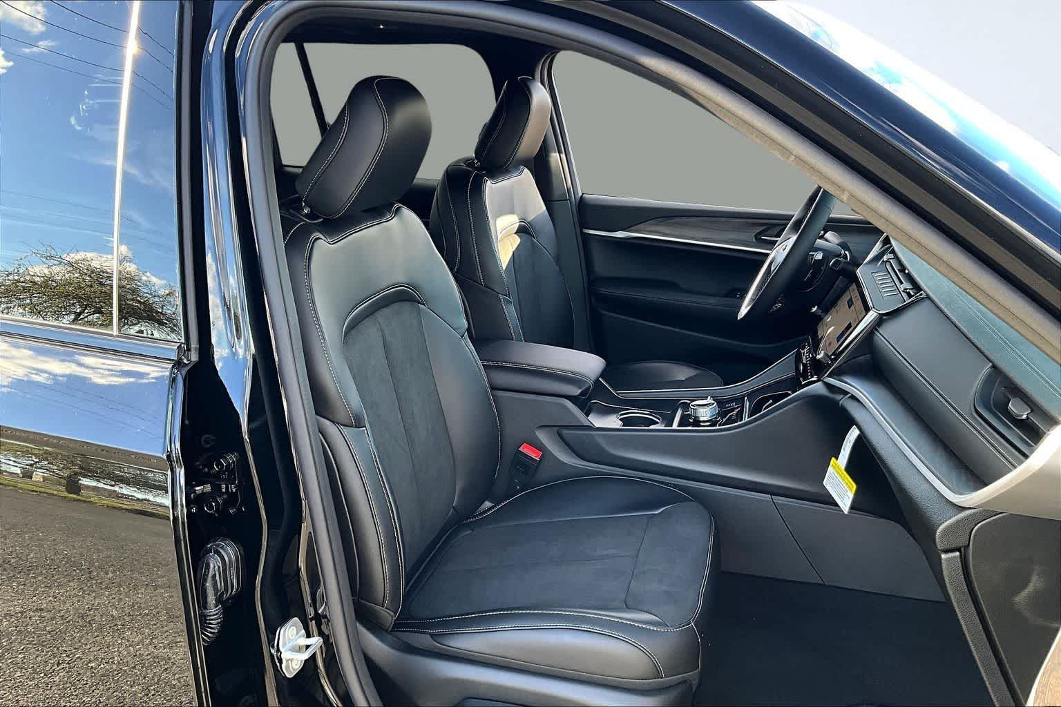 Thumbnail: 2026 Jeep Grand Cherokee - 14