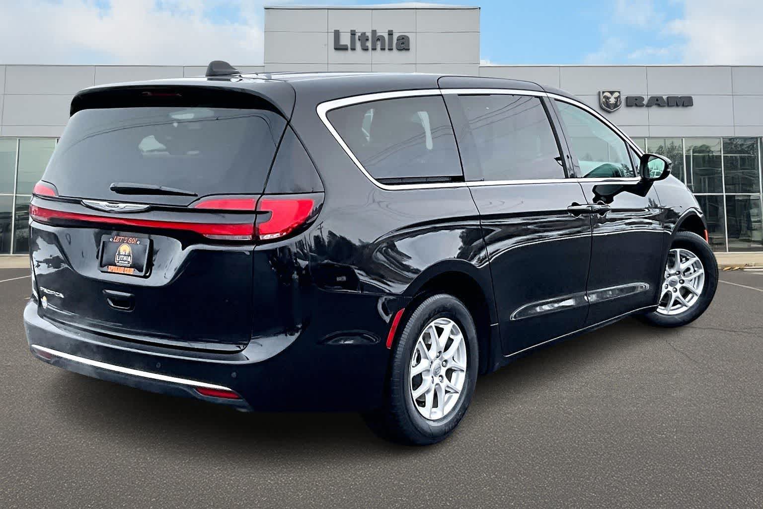 Thumbnail: 2024 Chrysler Pacifica - 23