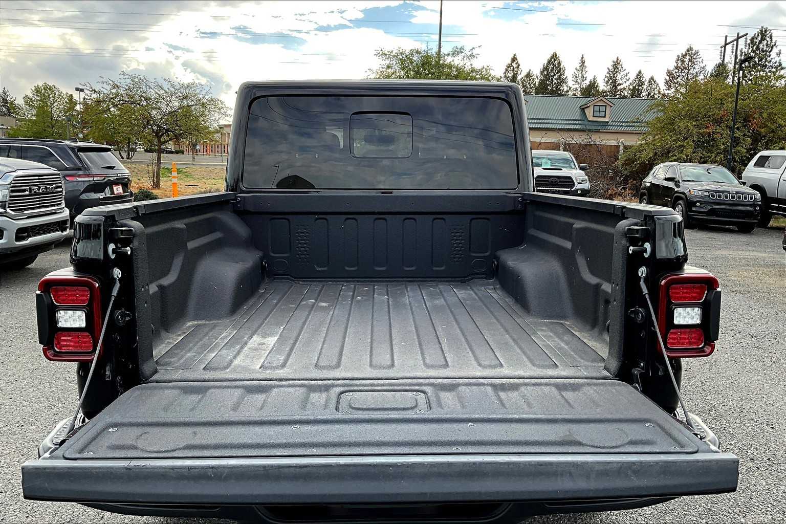 Thumbnail: 2022 Jeep Gladiator - 19