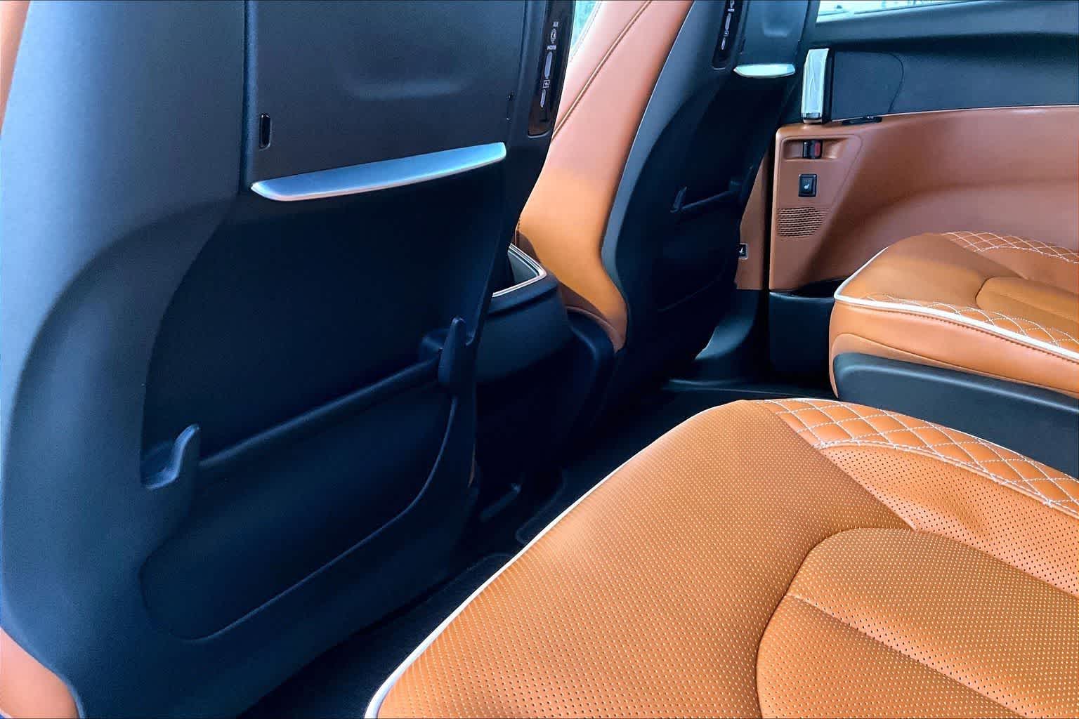 Thumbnail: 2026 Chrysler Pacifica - 12