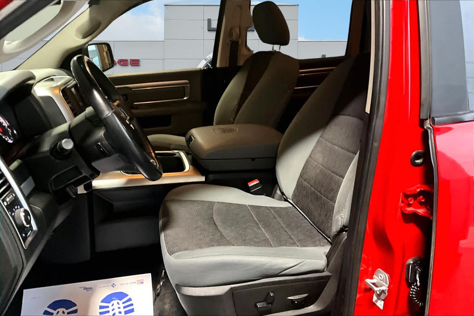 Thumbnail: 2019 RAM 1500 Classic - 11