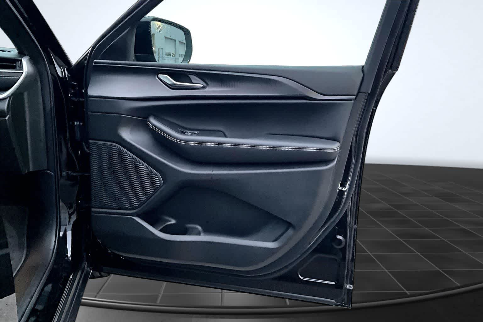 Thumbnail: 2025 Jeep Grand Cherokee L - 29