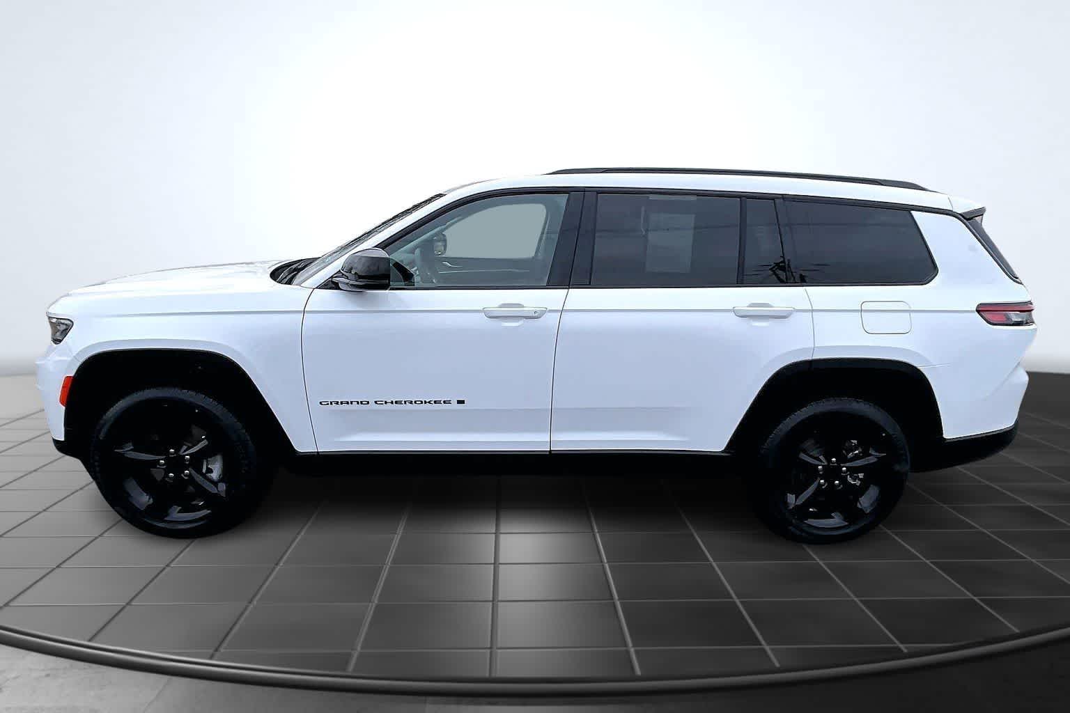 Thumbnail: 2023 Jeep Grand Cherokee L - 3