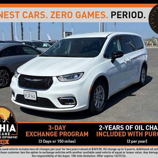 2024 Chrysler Pacifica Touring L's photo