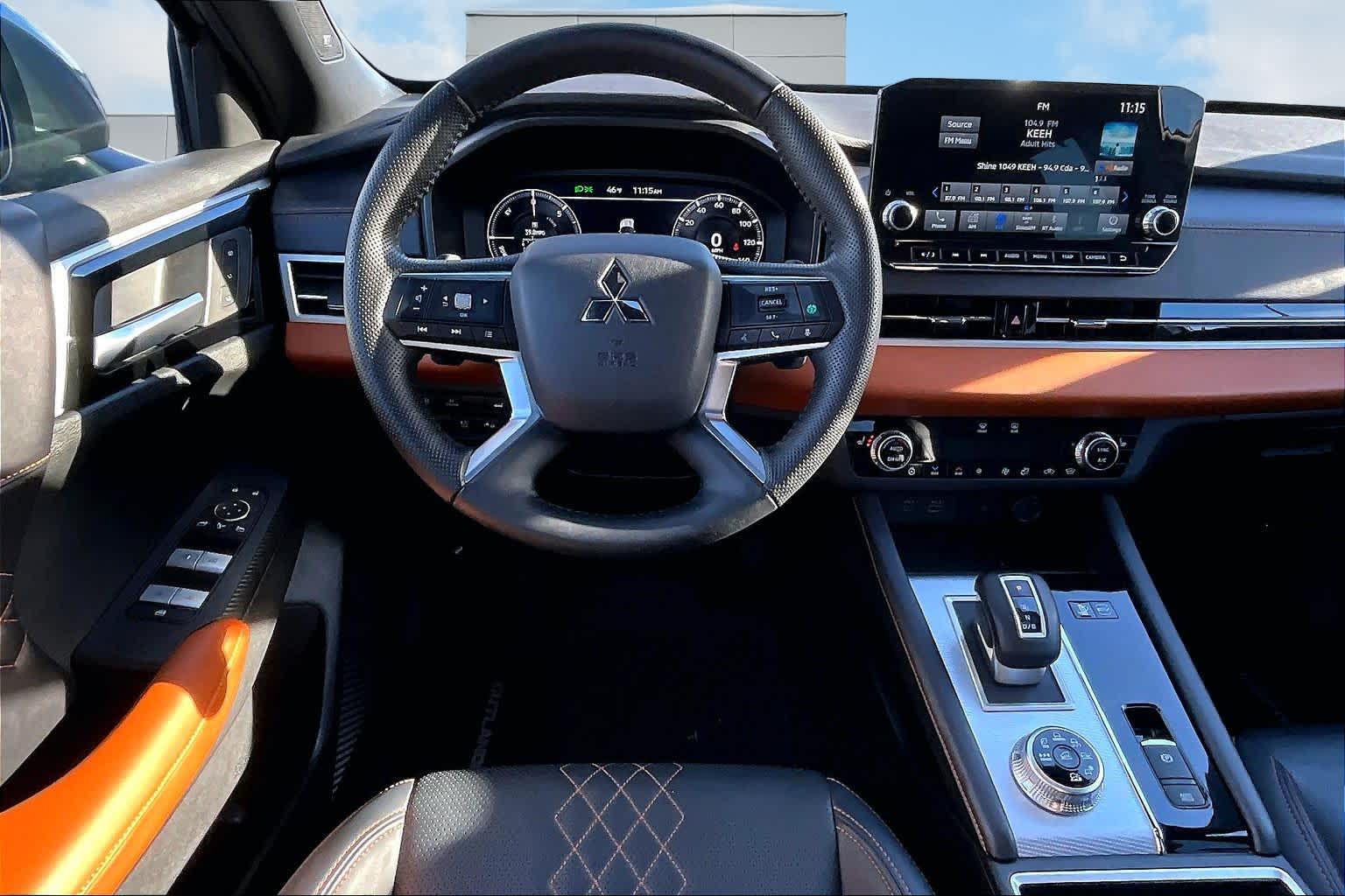 Thumbnail: 2023 Mitsubishi Outlander - 15