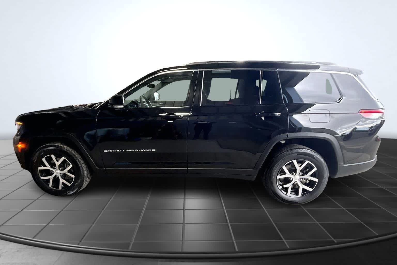 Thumbnail: 2023 Jeep Grand Cherokee L - 3