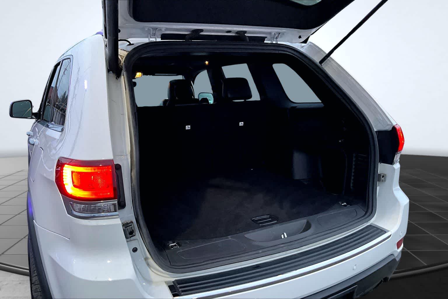 Thumbnail: 2021 Jeep Grand Cherokee - 19