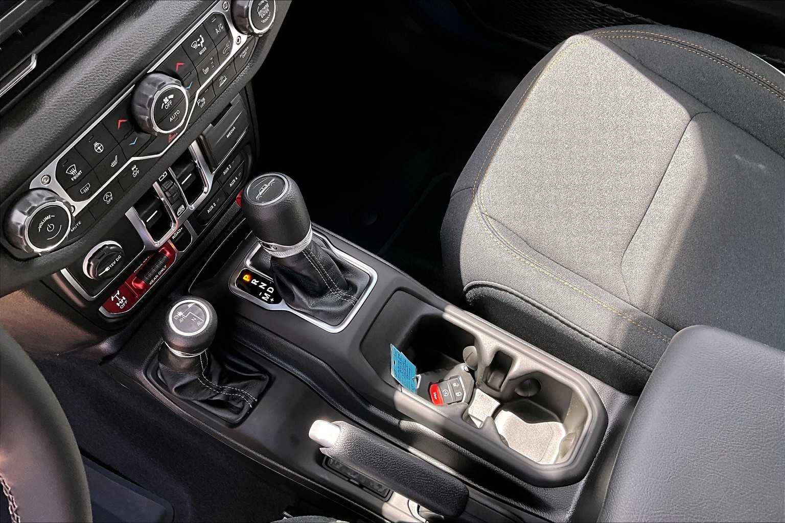 Thumbnail: 2025 Jeep Gladiator - 17