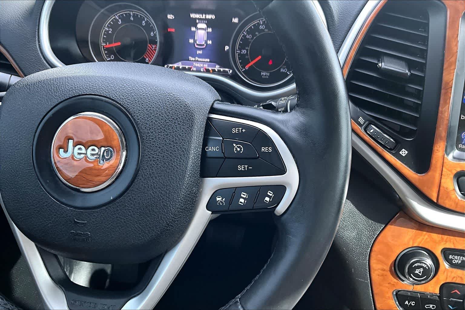 Thumbnail: 2015 Jeep Cherokee - 26