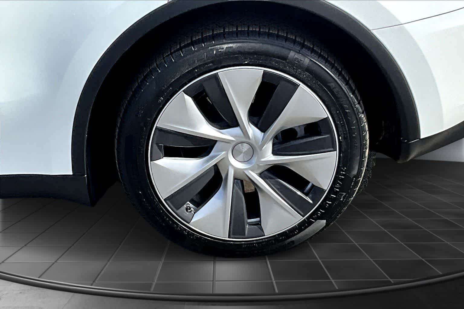 Thumbnail: 2023 Tesla Model Y - 36