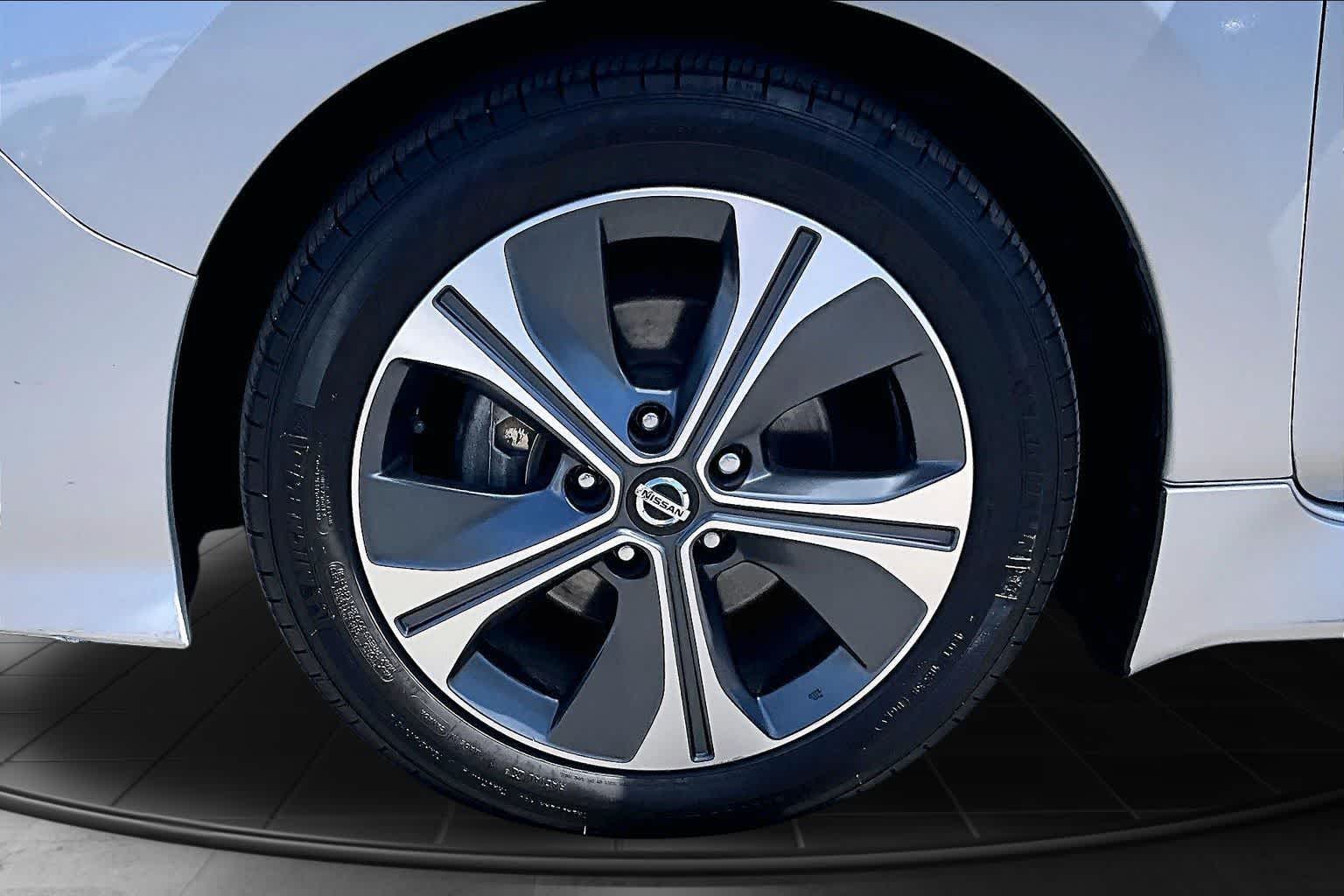 Thumbnail: 2018 Nissan Leaf - 8