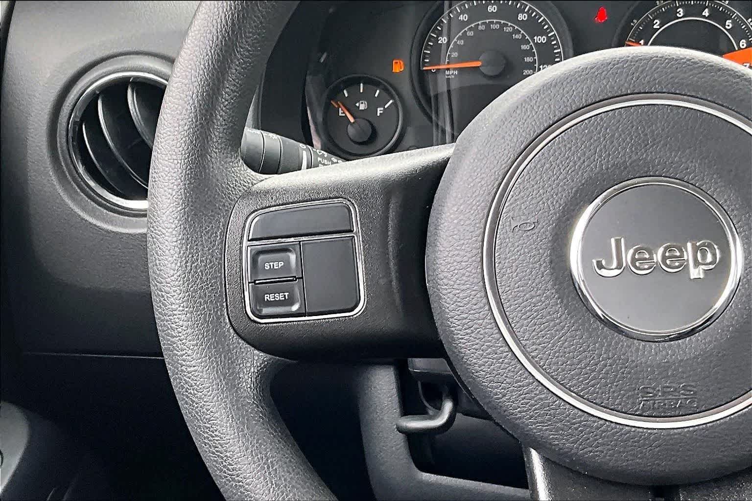 Thumbnail: 2016 Jeep Patriot - 25