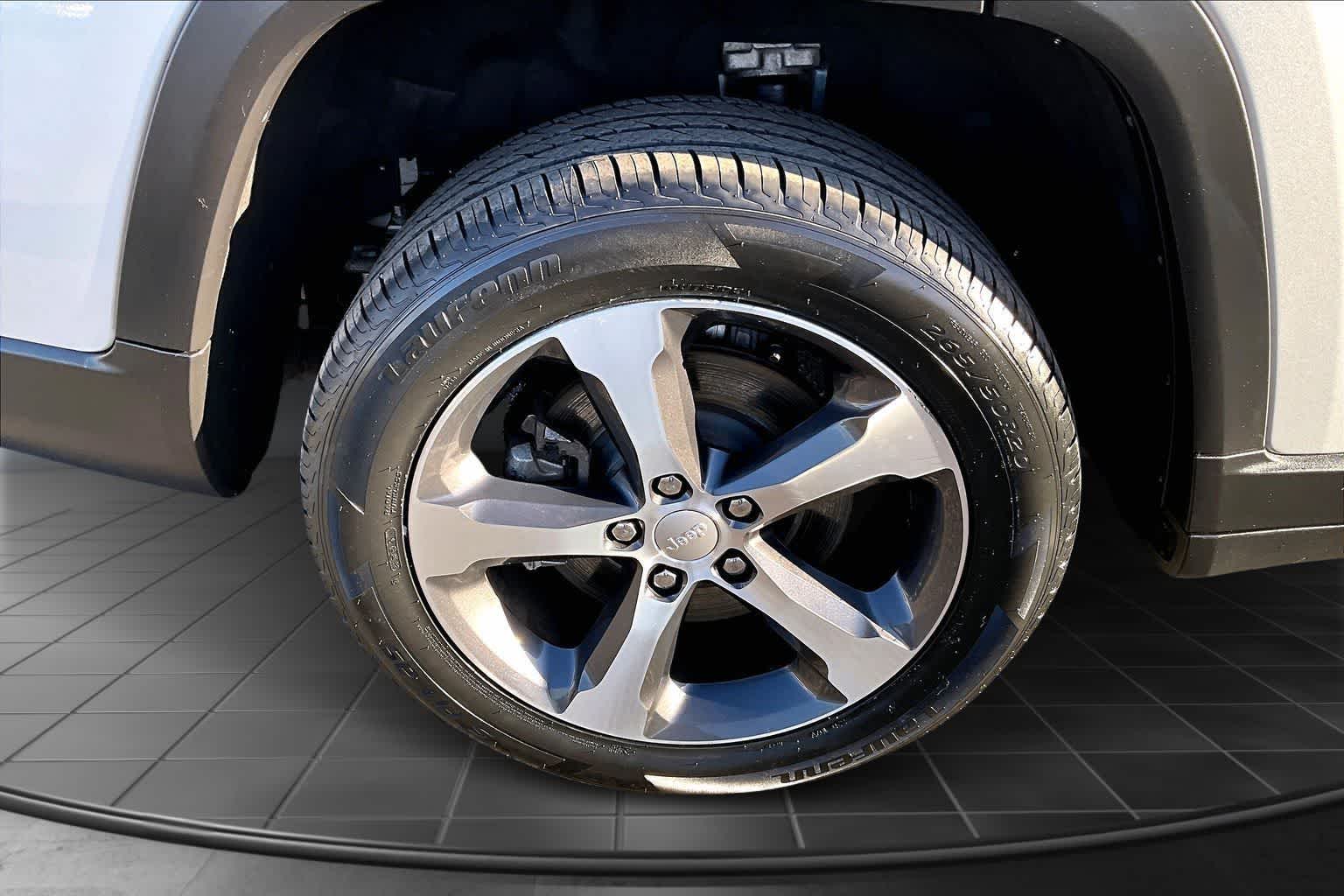 Thumbnail: 2023 Jeep Grand Cherokee L - 35