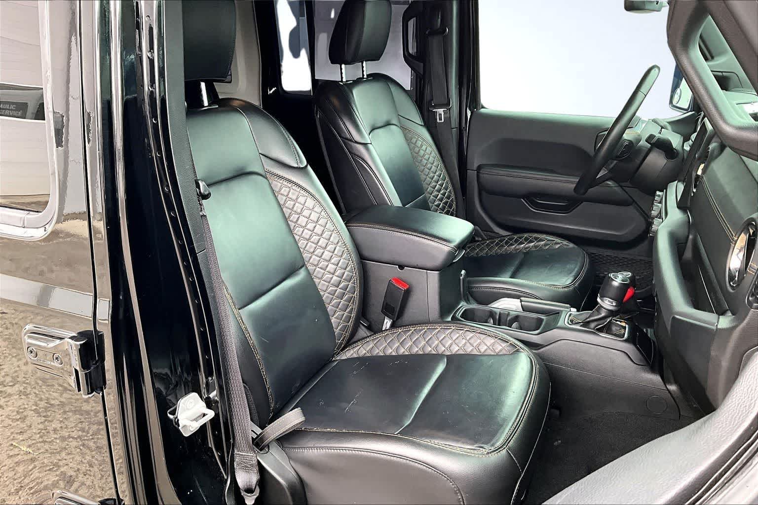 Thumbnail: 2022 Jeep Wrangler - 14