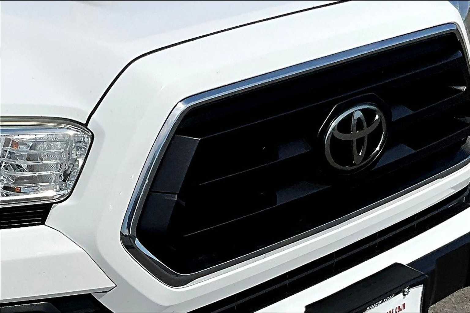 Thumbnail: 2020 Toyota Tacoma - 33