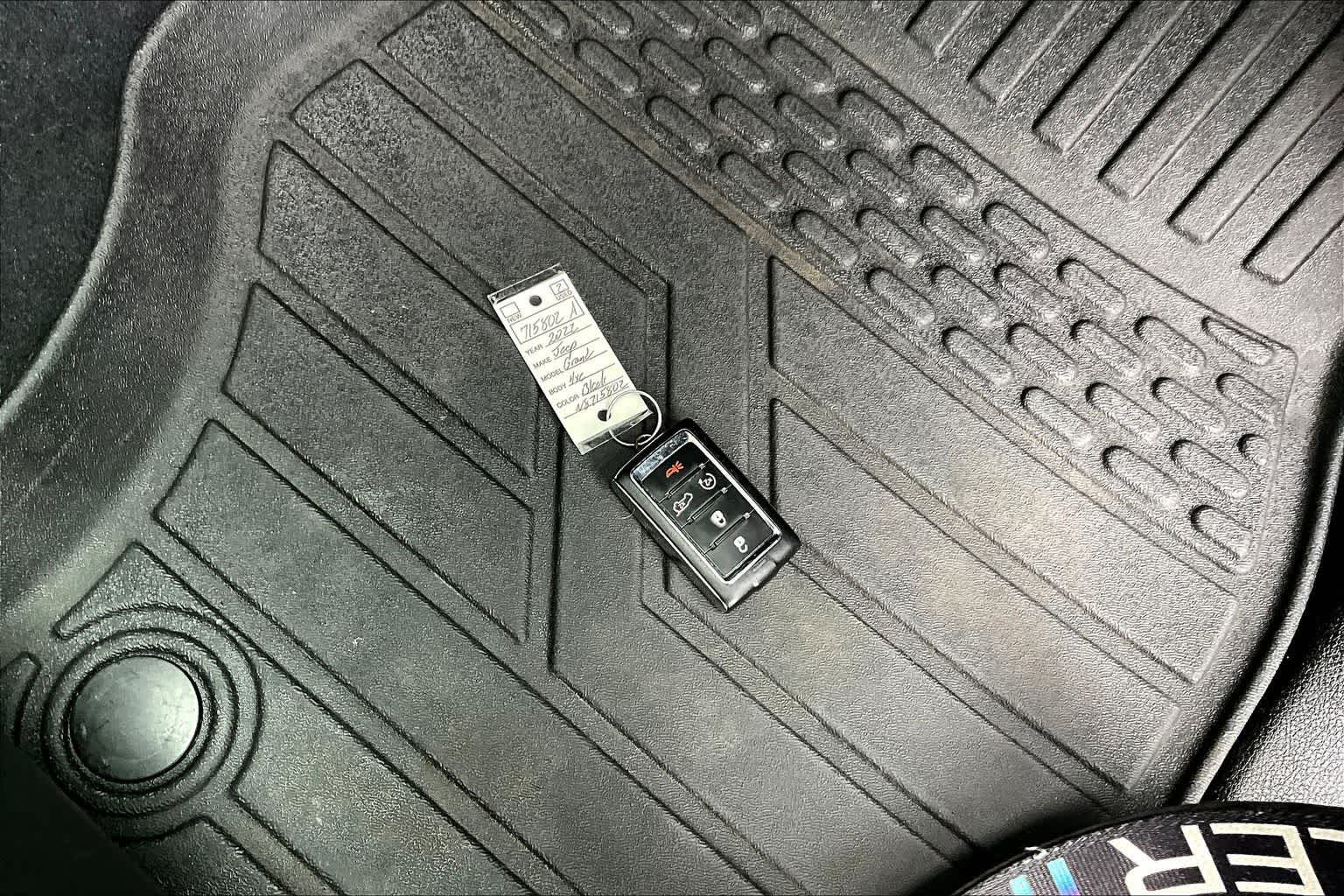 Thumbnail: 2022 Jeep Grand Cherokee - 20