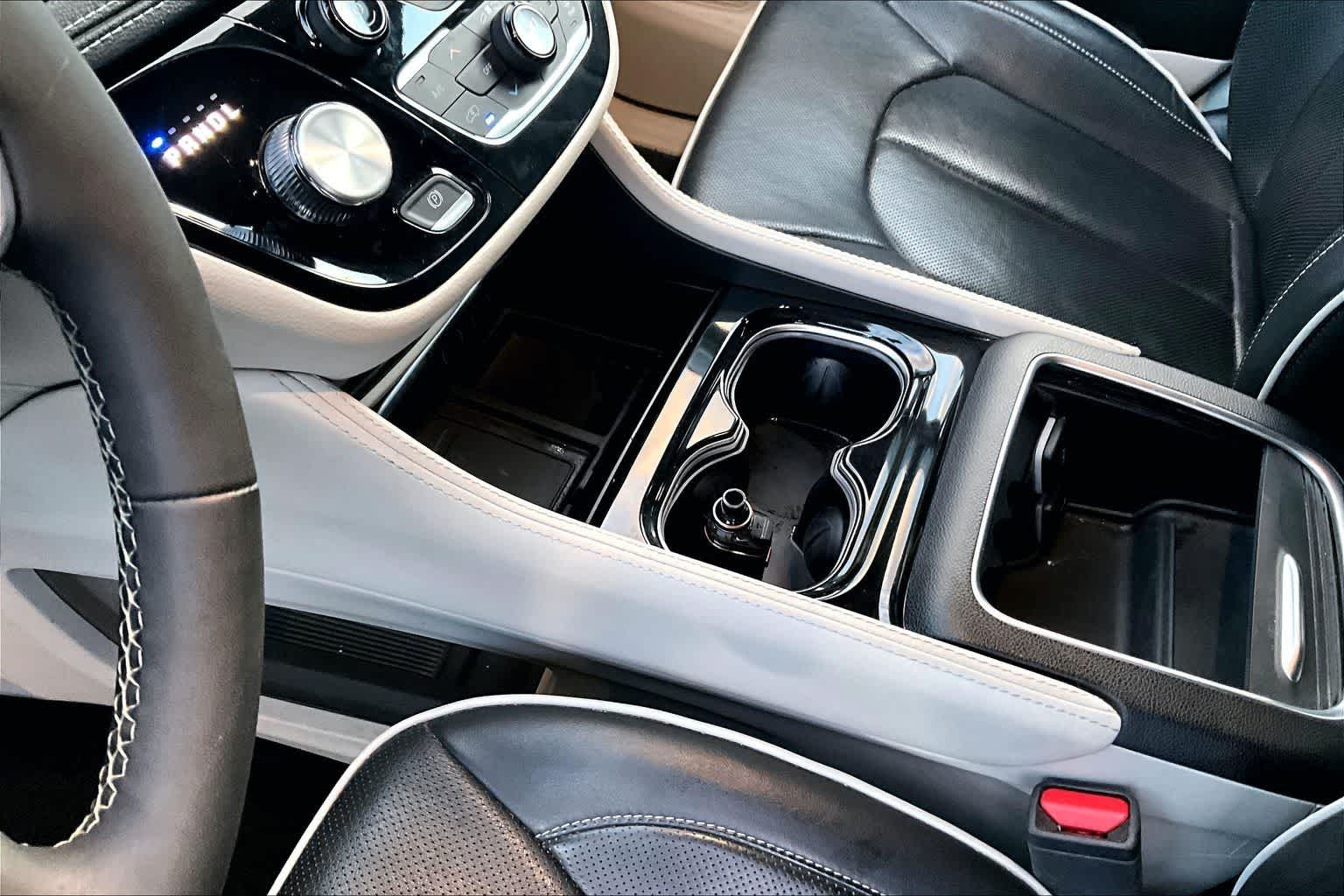 Thumbnail: 2023 Chrysler Pacifica - 17