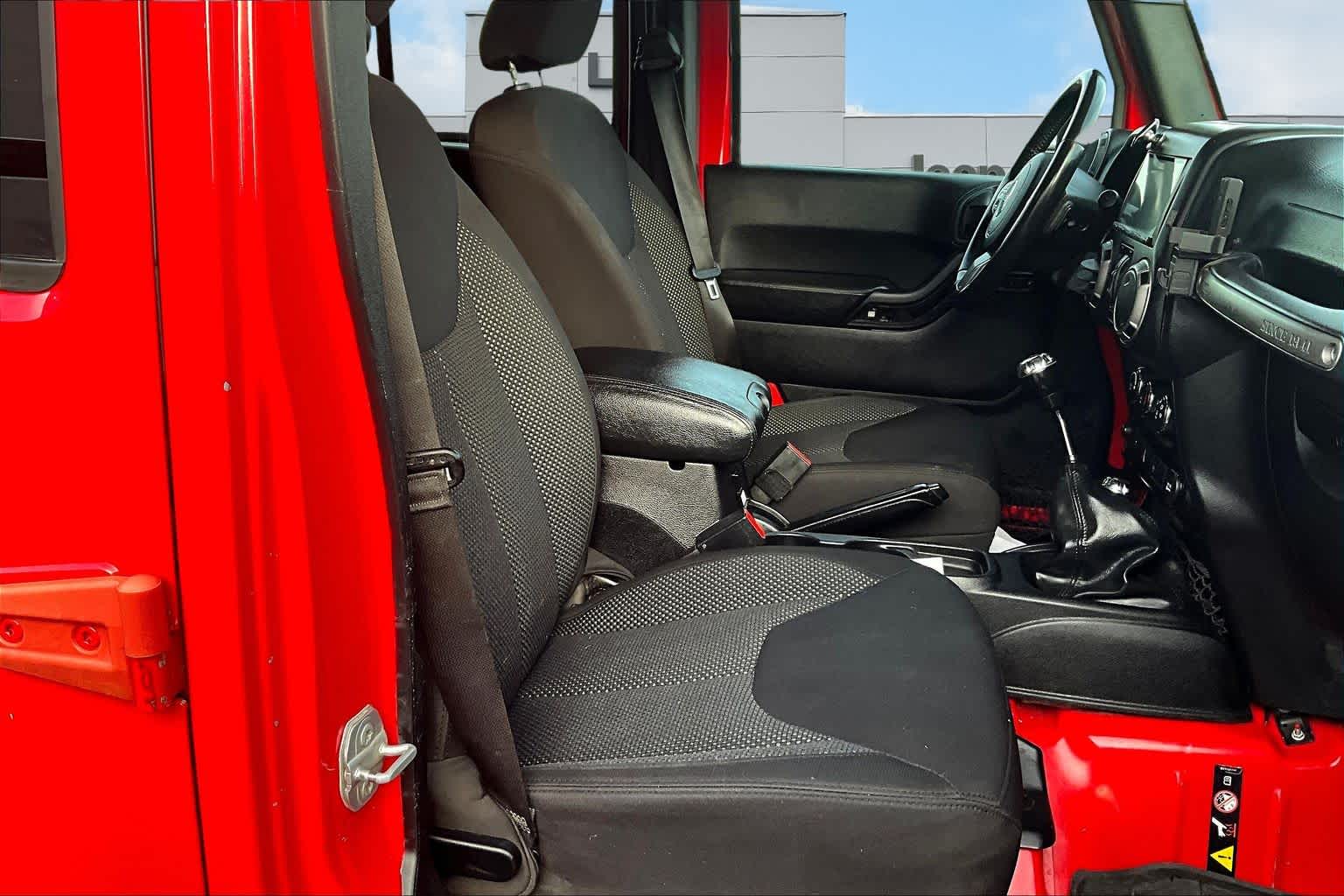 Thumbnail: 2016 Jeep Wrangler - 14