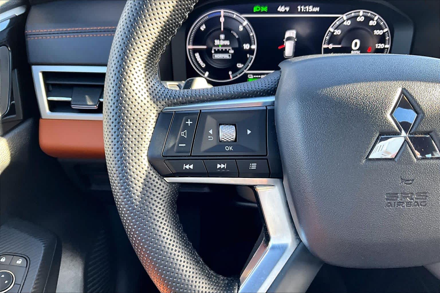 Thumbnail: 2023 Mitsubishi Outlander - 25