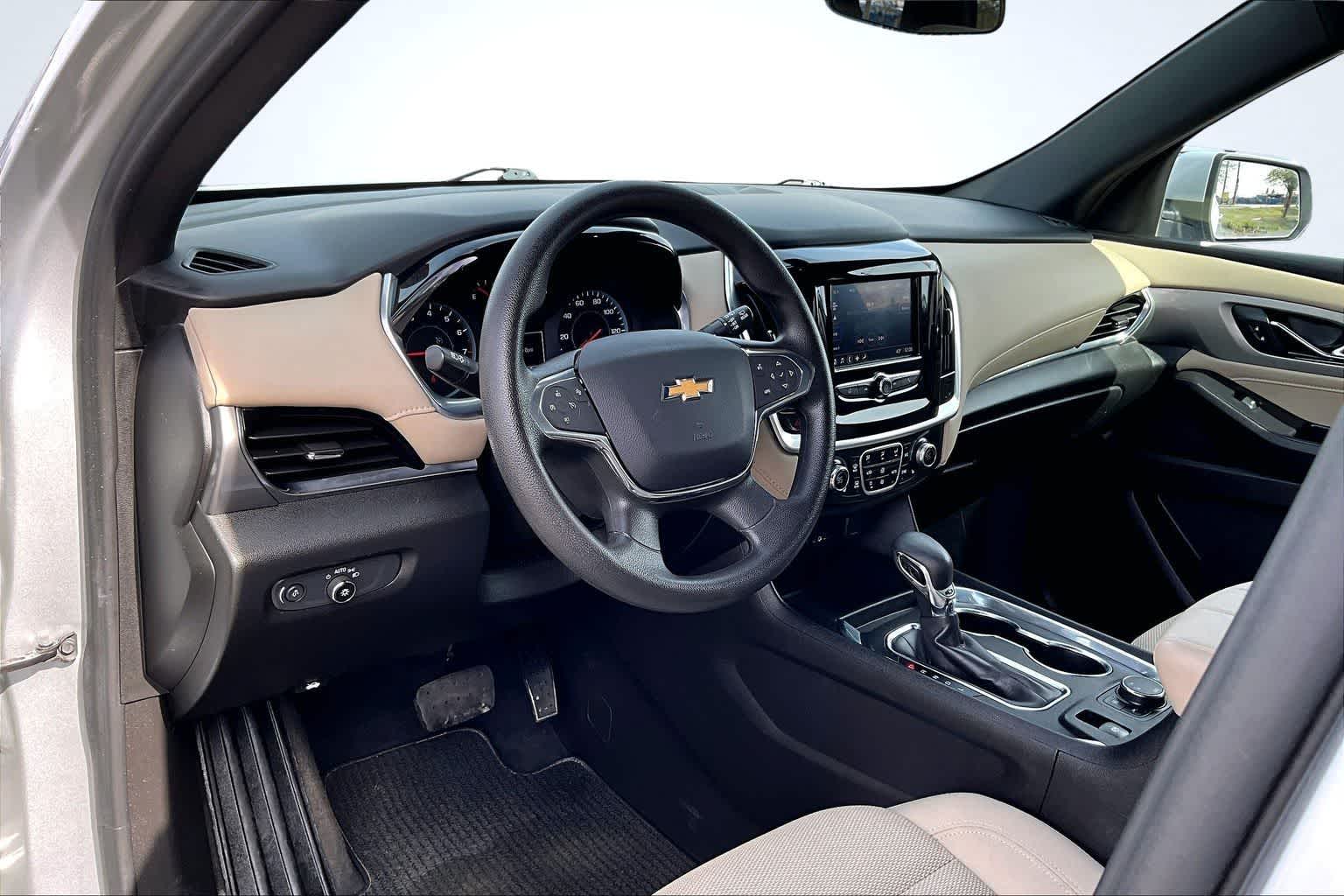 Thumbnail: 2022 Chevrolet Traverse - 2