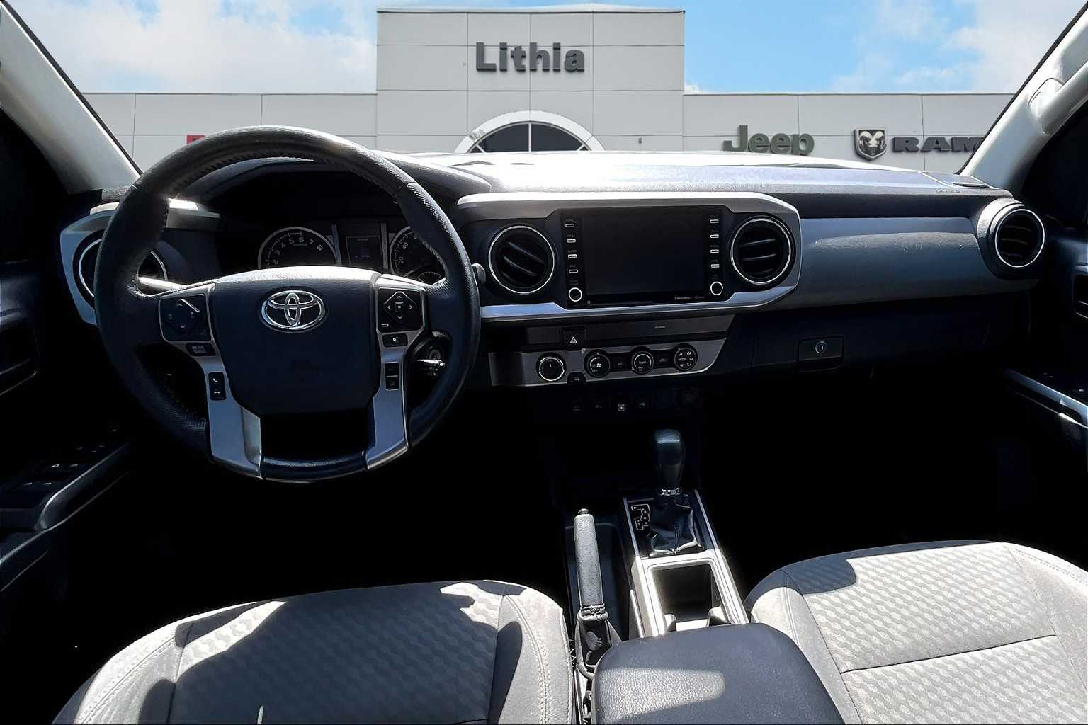 Thumbnail: 2020 Toyota Tacoma - 10