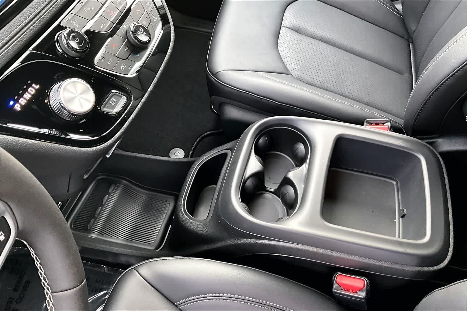 Thumbnail: 2026 Chrysler Pacifica - 17