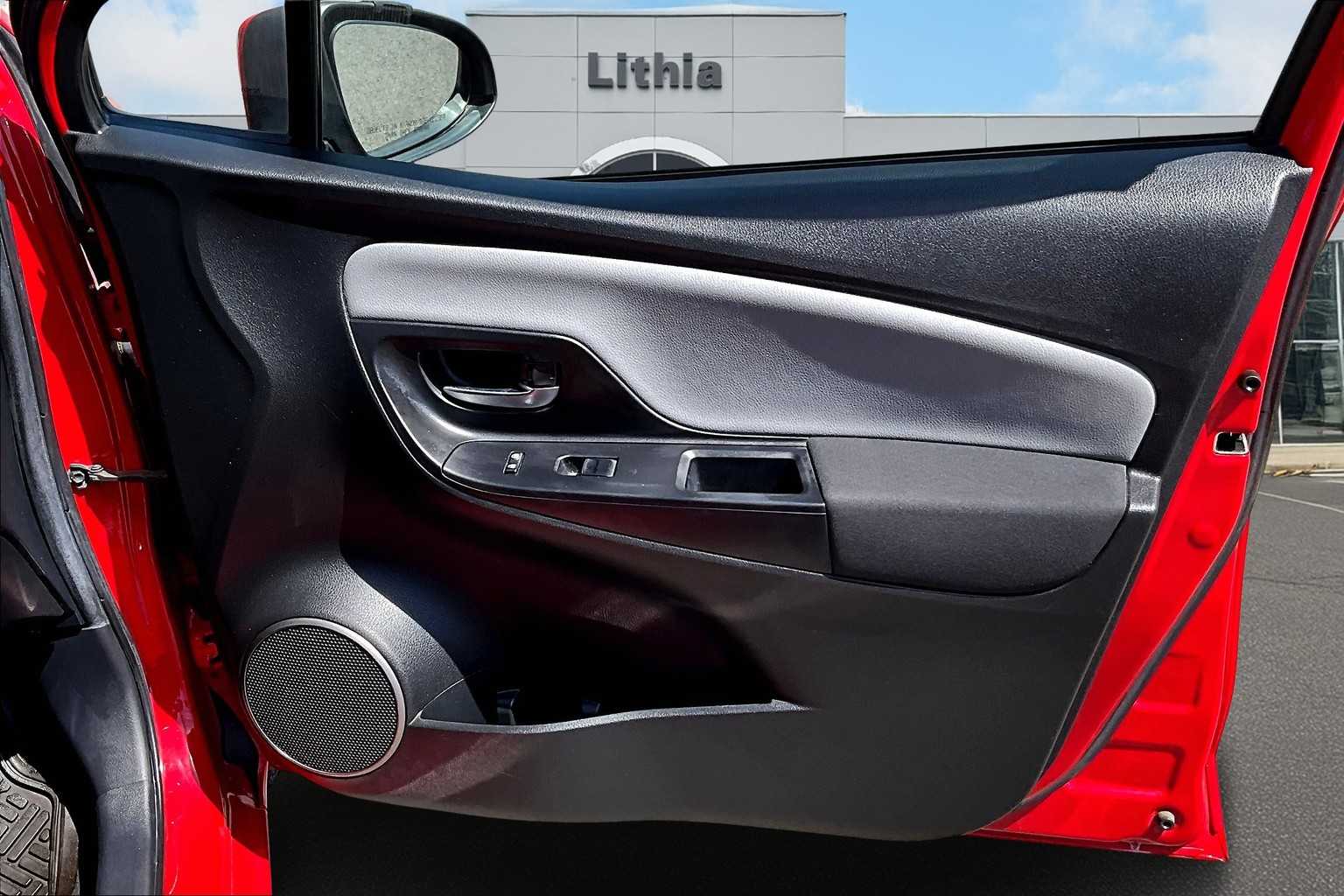 Thumbnail: 2016 Toyota Yaris - 25