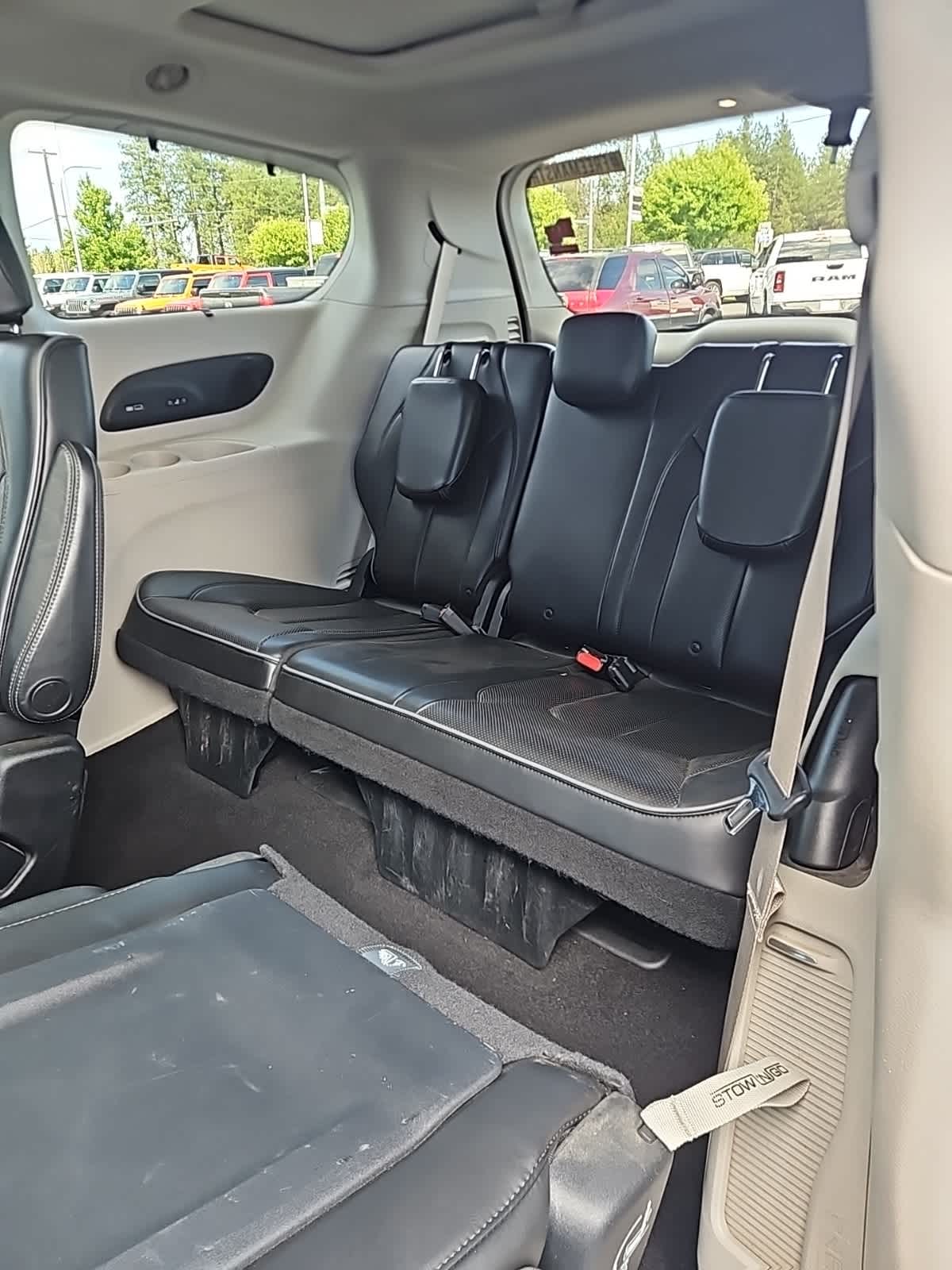 Thumbnail: 2017 Chrysler Pacifica - 9