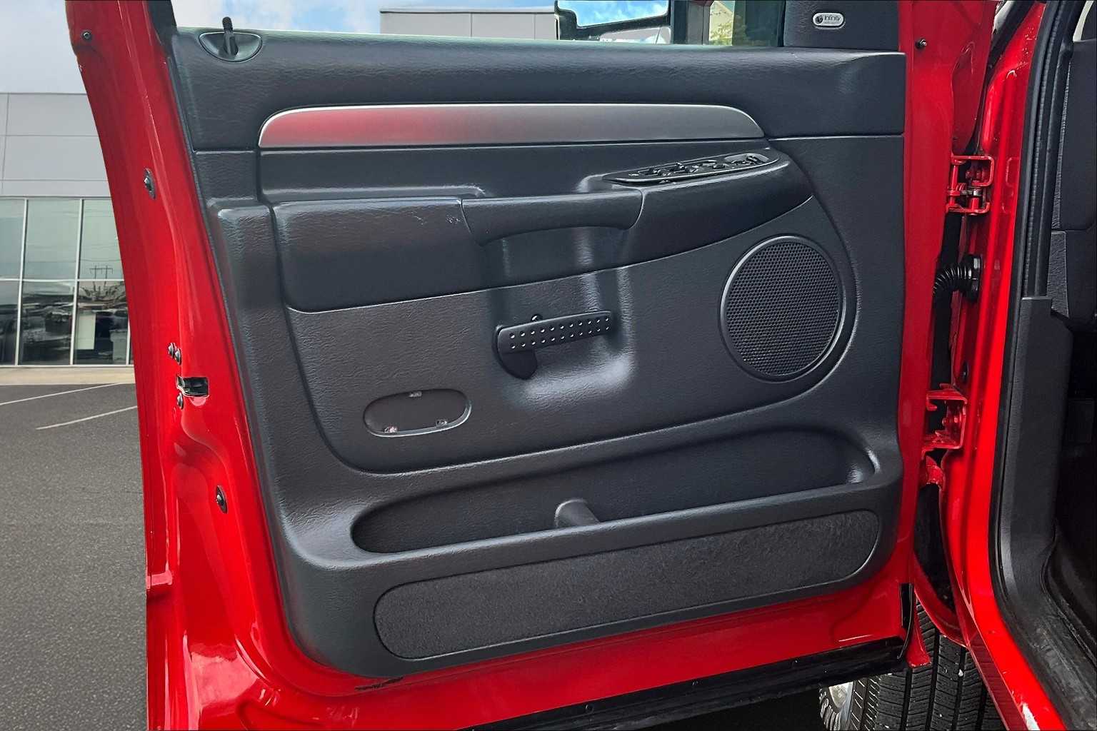 Thumbnail: 2005 Dodge Ram 2500 - 28