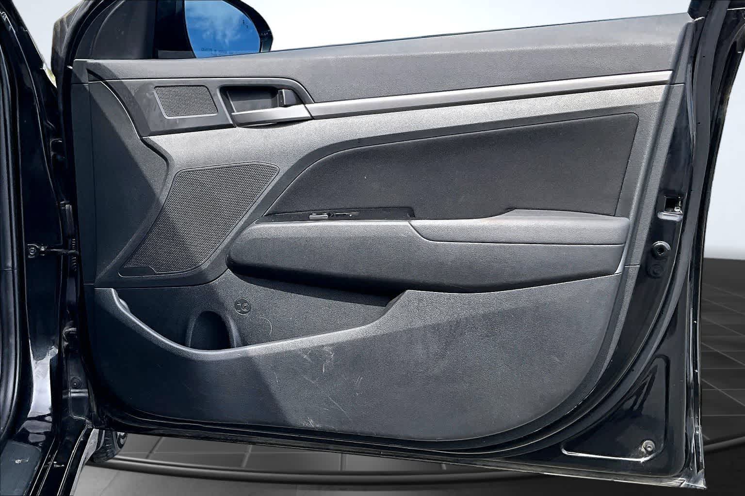 Thumbnail: 2017 Hyundai Elantra - 29