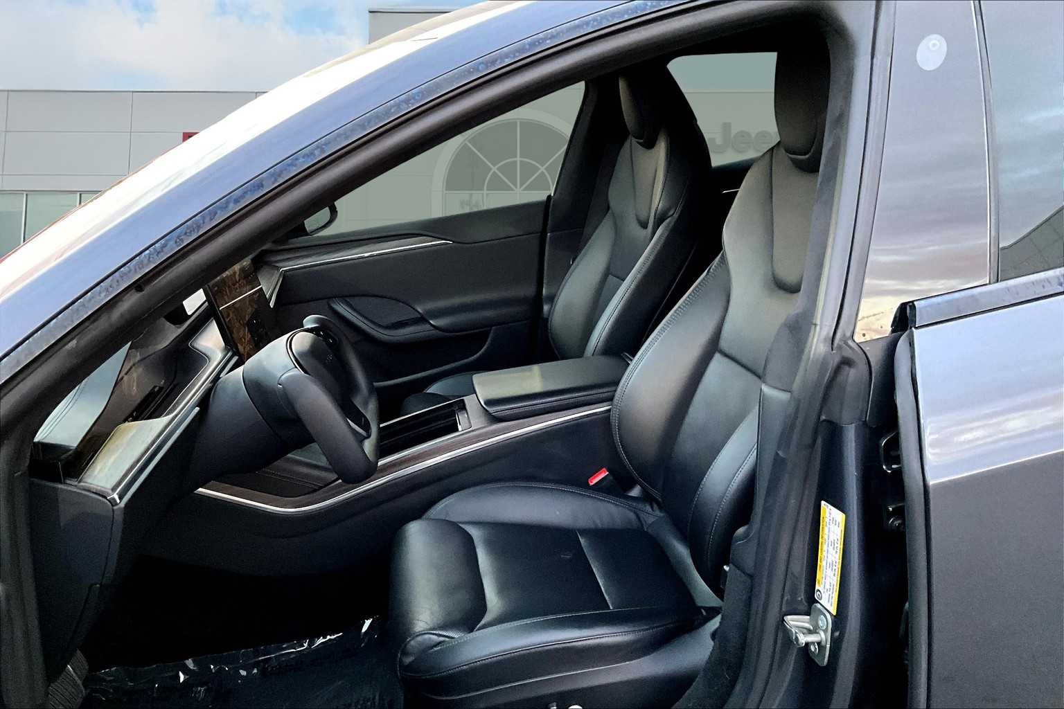 Thumbnail: 2022 Tesla Model S - 11