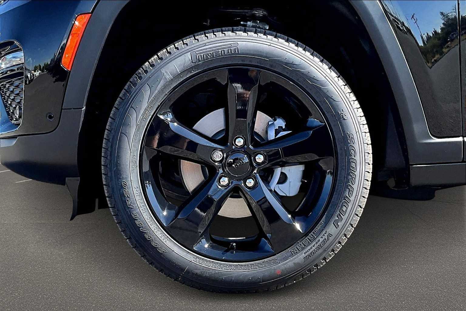 Thumbnail: 2025 Jeep Grand Cherokee - 8