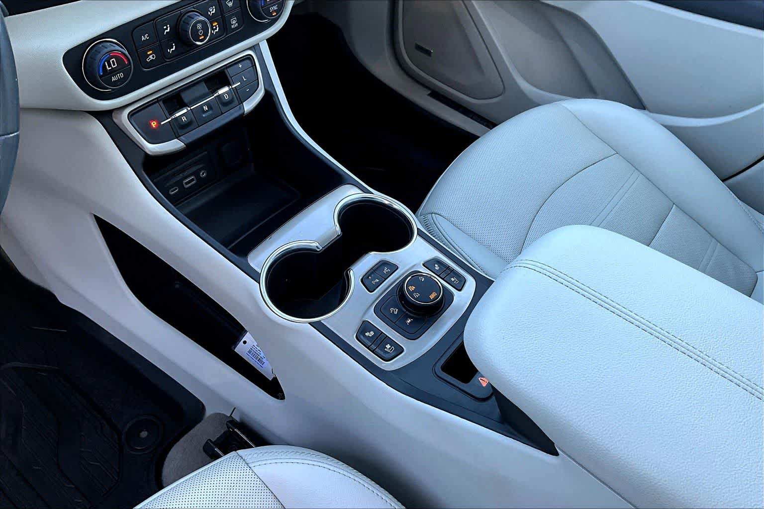 Thumbnail: 2022 GMC Terrain - 17