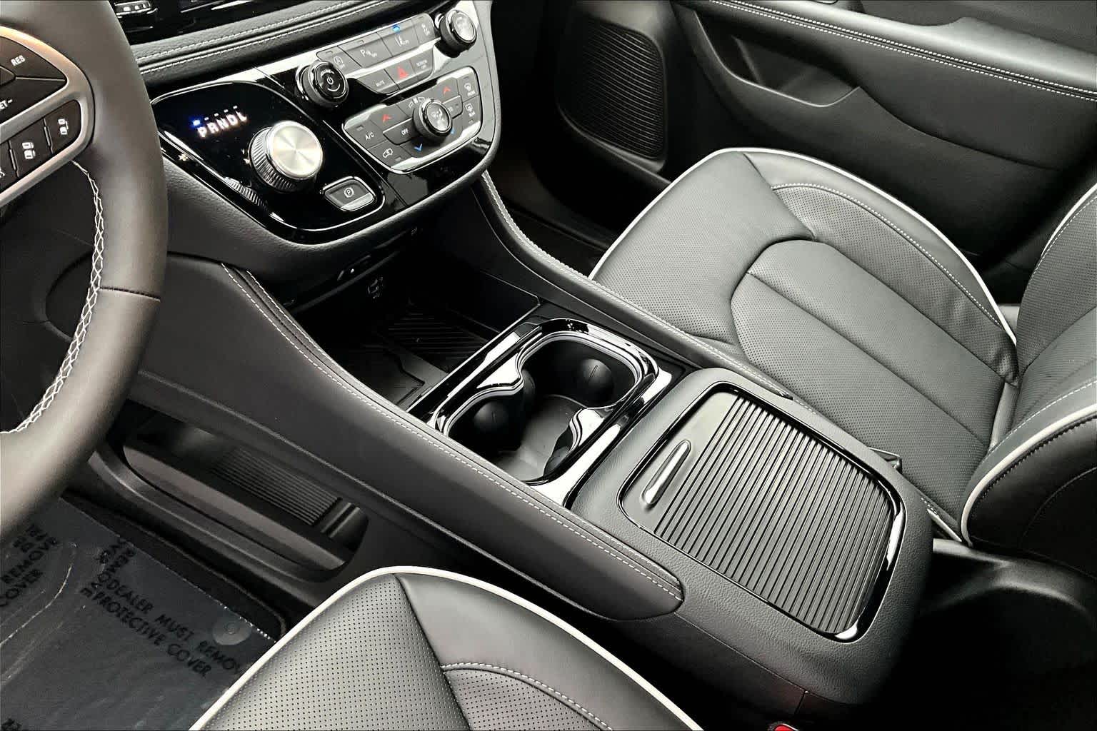 Thumbnail: 2026 Chrysler Pacifica - 17