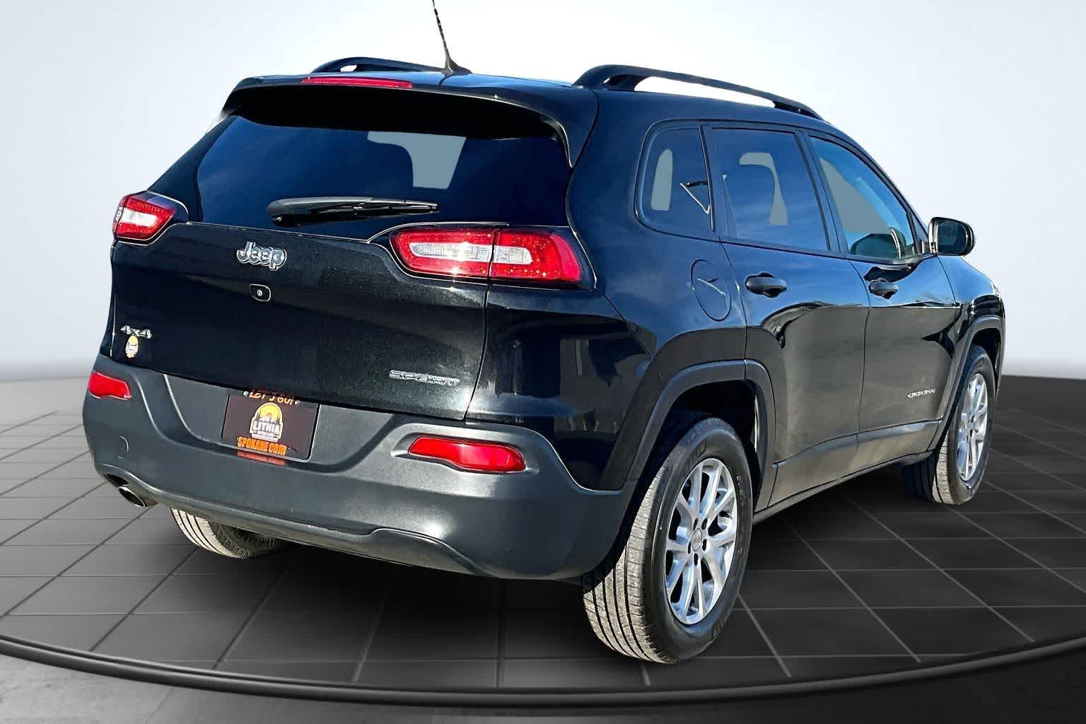 Thumbnail: 2016 Jeep Cherokee - 23